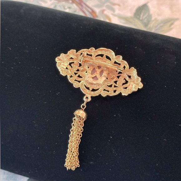 Vintage Genuine Cameo With Tassel Brooch Horizontal Intricate Scroll Design Gold - Picture 3 of 11